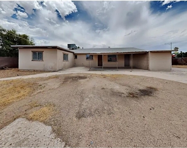 5611 N 65th Avenue - Photo Thumbnail 16