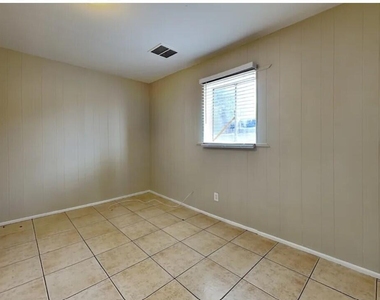 5611 N 65th Avenue - Photo Thumbnail 13