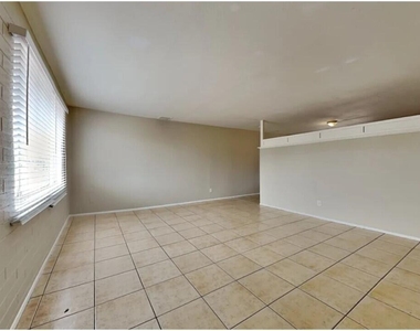 5611 N 65th Avenue - Photo Thumbnail 3