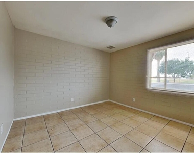 5611 N 65th Avenue - Photo Thumbnail 11