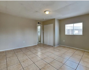 5611 N 65th Avenue - Photo Thumbnail 6