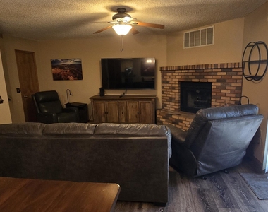 2831 N Walnut Hills Drive - Photo Thumbnail 19
