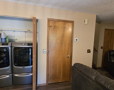 2831 N Walnut Hills Drive - Photo Thumbnail 20