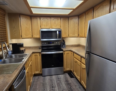 2831 N Walnut Hills Drive - Photo Thumbnail 24