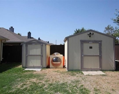 9908 Carter Drive - Photo Thumbnail 11