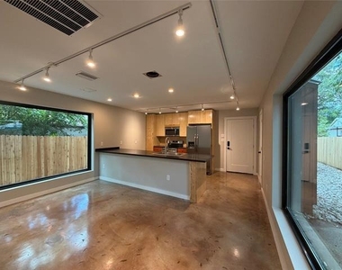 957 Woods Avenue - Photo Thumbnail 2