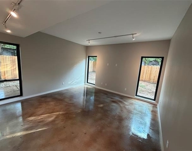 957 Woods Avenue - Photo Thumbnail 10