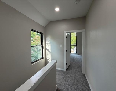 957 Woods Avenue - Photo Thumbnail 12