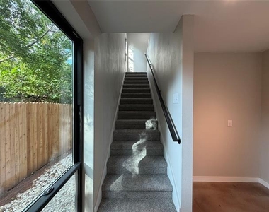 957 Woods Avenue - Photo Thumbnail 11