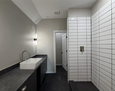 957 Woods Avenue - Photo Thumbnail 16