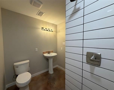 957 Woods Avenue - Photo Thumbnail 6