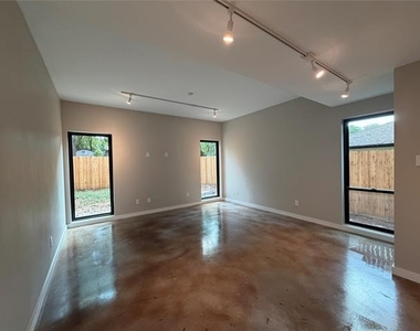 957 Woods Avenue - Photo Thumbnail 7