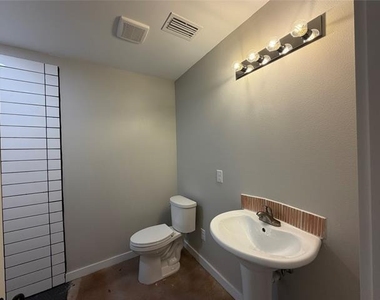 957 Woods Avenue - Photo Thumbnail 4