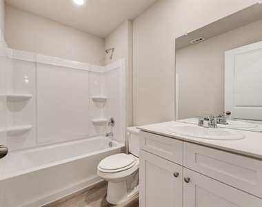 16521 Hudson Prairie Way - Photo Thumbnail 14