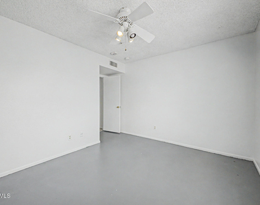 4401 S Rita Lane - Photo Thumbnail 19