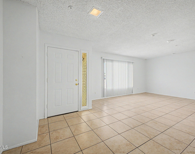 4401 S Rita Lane - Photo Thumbnail 5