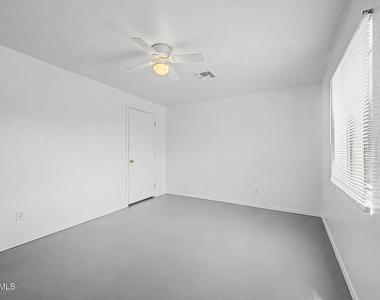 4401 S Rita Lane - Photo Thumbnail 28