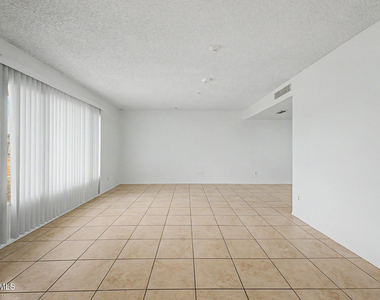 4401 S Rita Lane - Photo Thumbnail 6