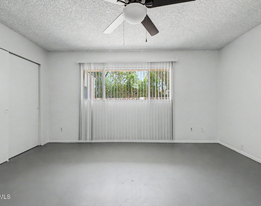 4401 S Rita Lane - Photo Thumbnail 13