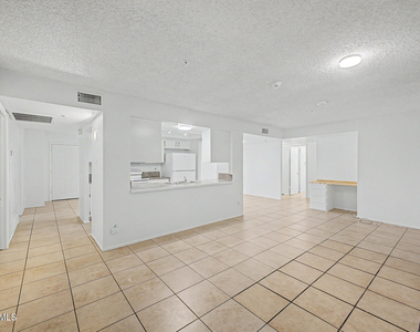 4401 S Rita Lane - Photo Thumbnail 9
