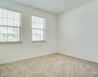 1228 Almond Road - Photo Thumbnail 11