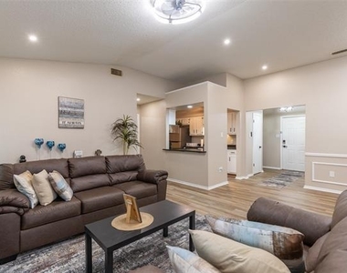 47 Shady Brook Circle - Photo Thumbnail 7