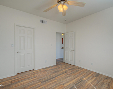 7009 E Acoma Drive - Photo Thumbnail 10