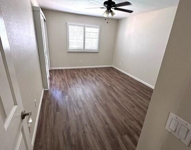 3235 E Camelback Road - Photo Thumbnail 5