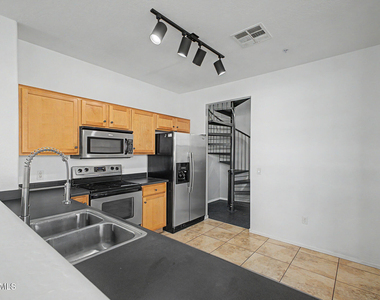 2233 E Huntington Drive - Photo Thumbnail 12