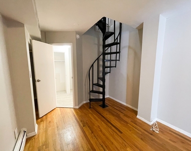 East 6th Street - Photo Thumbnail 5