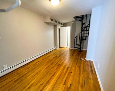 East 6th Street - Photo Thumbnail 6