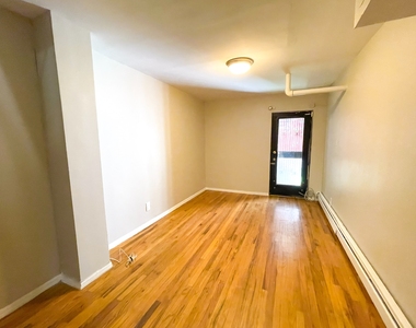 East 6th Street - Photo Thumbnail 7