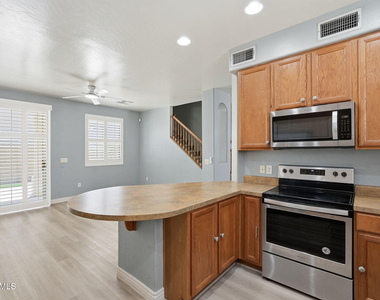 115 W Mountain Sage Drive - Photo Thumbnail 14