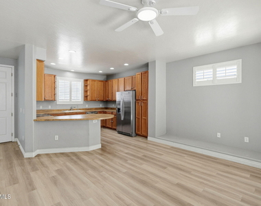115 W Mountain Sage Drive - Photo Thumbnail 10