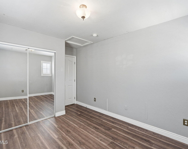 115 W Mountain Sage Drive - Photo Thumbnail 22
