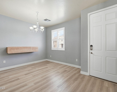 115 W Mountain Sage Drive - Photo Thumbnail 6