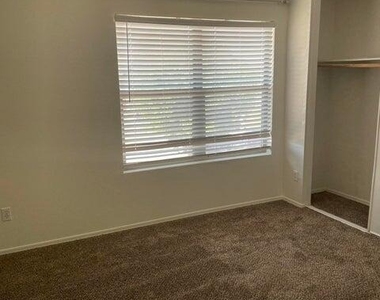 6152 S Sharon Court - Photo Thumbnail 8
