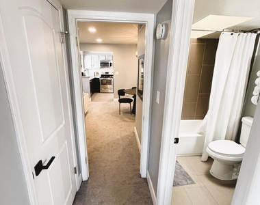 10115 E Mountain View Road - Photo Thumbnail 6