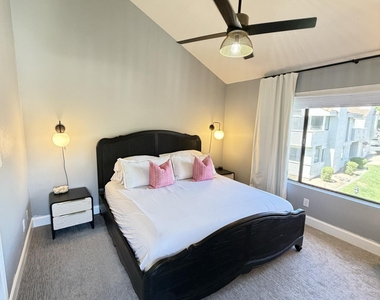 10115 E Mountain View Road - Photo Thumbnail 1