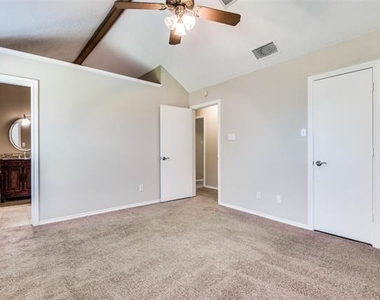 310 Barclay Avenue - Photo Thumbnail 17