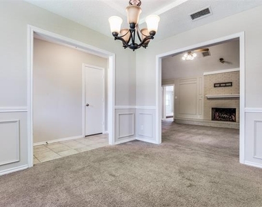 310 Barclay Avenue - Photo Thumbnail 9