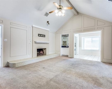 310 Barclay Avenue - Photo Thumbnail 5