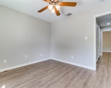 1306 Foley Street - Photo Thumbnail 20