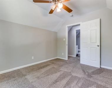 1306 Foley Street - Photo Thumbnail 13