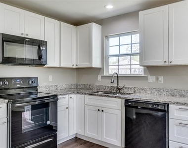 1306 Foley Street - Photo Thumbnail 8