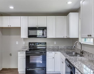 1306 Foley Street - Photo Thumbnail 9