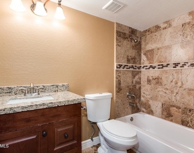 6912 W Devonshire Avenue - Photo Thumbnail 17
