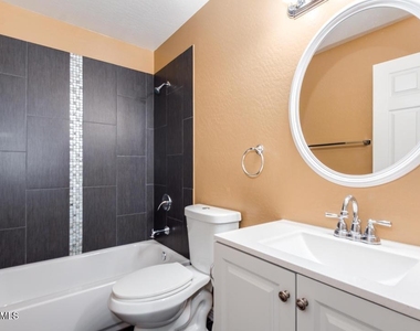 6912 W Devonshire Avenue - Photo Thumbnail 14