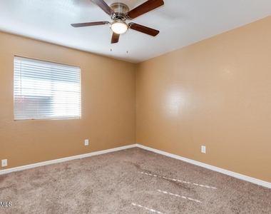 6912 W Devonshire Avenue - Photo Thumbnail 16