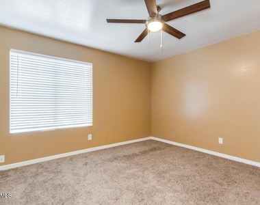6912 W Devonshire Avenue - Photo Thumbnail 11